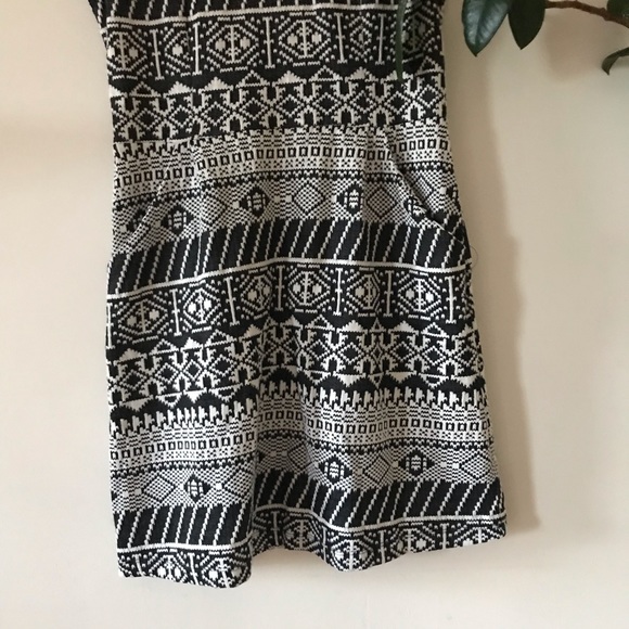 ▪️Aztec Black & White Print Formal Dress - Picture 5 of 8